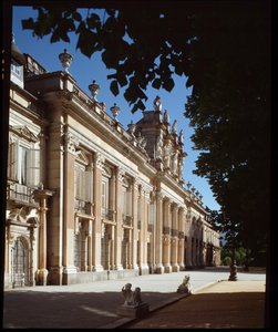 Fassade des Königspalastes von La Granja de San Ildefonso, Sommerresidenz der Könige von Spanien von Spanish School