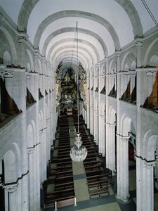 Innenraum der Kathedrale begonnen 1078 von Spanish School