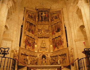 Der Altar in der Stiftskirche