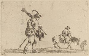 Soldat, der ein Huhn an den Füßen hält