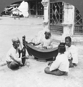 Musiker, Shwedagon-Pagode, Rangun, Birma, 1908