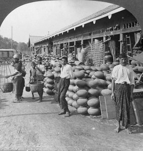 Töpferladen auf einer Straße in Mandalay, Burma, 1908