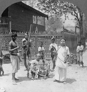 Szene während eines Festes, Burma, 1908