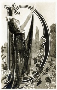 Mlle Roessler, Tänzerin aus der Belle Époque - Alphabet auf Postkarte von Studio Reutlinger