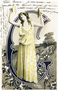 G: Louise Myriel, Schauspielerin und Opernsängerin der Belle Epoque - Folies Bergere, Gymnase, Gaite, Paris - Alphabet auf Postkarte