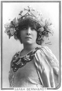 Henriette Rosine Bernard alias Sarah Bernhardt als „Die ferne Prinzessin“, ein Stück von Edmond Rostand (s/w Foto)