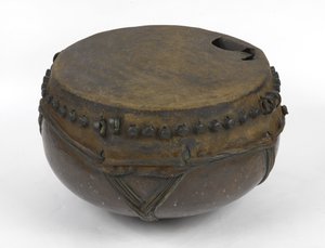 Sudanesische Kesseltrommel, ca. 1898