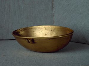 Sumerische Zivilisation: Ovale Schale aus Gold. Dim. 15 cm Bagdad, Nationales Irak-Museum von Sumerian Sumerian