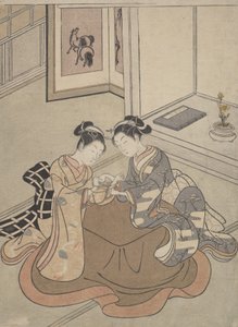 Zwei junge Frauen, die an einem Kotatsu sitzen und Fadenspiele spielen, ca. 1765
