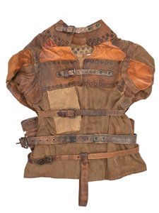 Zwangsjacke im Besitz von Harry Houdini, ca. 1915 (Khakileinwand, Leder & Metallnieten) von Swanfeldt Tent and Awning Co.