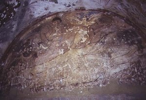 Fresko, das einen Engel über zwei auf dem Boden liegenden Figuren darstellt, aus dem Apodyterium, frühes 8. Jahrhundert von Syrian School