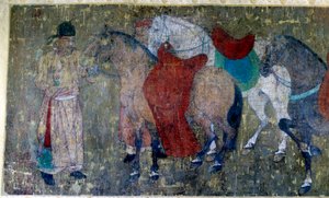 Chinesische Kunst: „zwei Palefreniers treiben vier Pferde in einem kaiserlichen Stall“ Detail eines Fragments einer Seidenmalereirolle, die Han Kan zugeschrieben wird, Hofmaler des Kaisers Hiuan tsong (712-756). Tang-Zeit. von Tang Dynasty Chinese School
