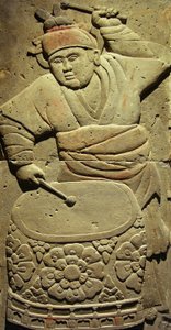 Terrakotta-Stele mit Musiker, Tang-Dynastie (618-907), entdeckt in der Provinz Shaanxi, Stelenwald-Museum in Xian. Fotografie, Leonard de Selva, China, 2006.