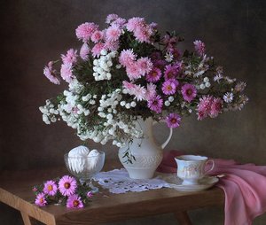 Gemütliches Blumenstillleben von Tatyana Skorokhod