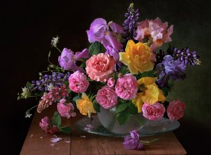Lebhaftes Blumenstillleben von Tatyana Skorokhod