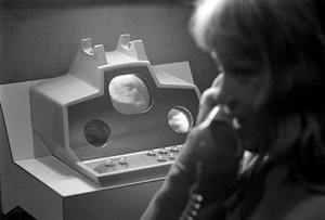 Demonstration der futuristischen Picturephone-Kommunikationstechnologie auf der Weltausstellung in Seattle