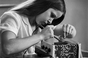 Bildungsprogramme, finanziert vom Office of Technology Assessment, einer Bundesbehörde, zur Unterstützung von Schulen von Ted Spiegel