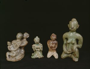 Figuren einer Mutter und eines Kindes (Terrakotta)