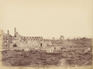 Übersicht von Karnak einschließlich des überdachten Gangs von Thutmosis III.