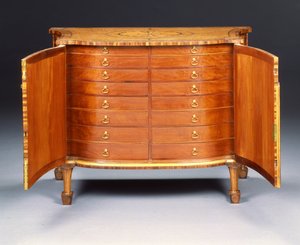 Einer von einem Paar George III Kommoden von Thomas Chippendale