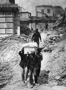 Bergung von Leichen vier Monate nach dem Erdbeben in Messina, 1909