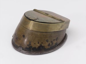 Tintenfass aus einem Pferdehuf, gehörte Kapitän William Tyrwhitt Drake, Royal Horse Guards, ca. 1829