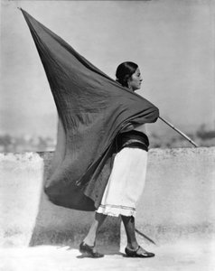 Frau mit Flagge, Mexiko-Stadt, 1928