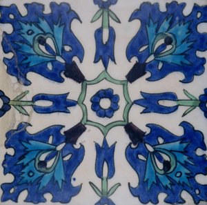 Isnik-Fliese mit Blumendesign
