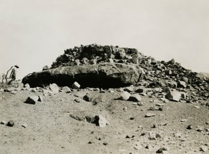 Ruinen in der Region Goz Regeb, Sudan, Fotografie von Ugo Monneret de Villard, um 1925