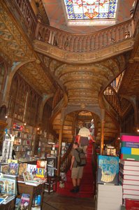 Die schönste Buchhandlung in Porto, Portugal, sehr berühmt, Juli 2009 von Unbekannt