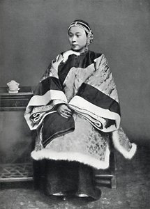 Eine chinesische Dame von hohem Rang in voller Tracht, 1902