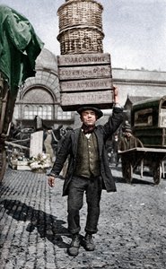 Ein Marktträger von Covent Garden, London, ca. 1922 von Unbekannt