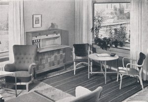 Ein schwedisches Wohnzimmer mit Möbeln, entworfen von Caarl-Axel Acking und hergestellt von Svenska Mobelfabrike