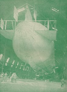 Ein Zeppelin zu Hause, um 1917-1919 von Unbekannt