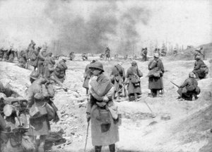 Ein Bataillon nähert sich der Front, Mont Pertois, Frankreich, Erster Weltkrieg, 20. April 1917 von Unbekannt