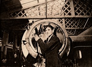 Ein Metallarbeiter mit automatischem Bohrer, 1940