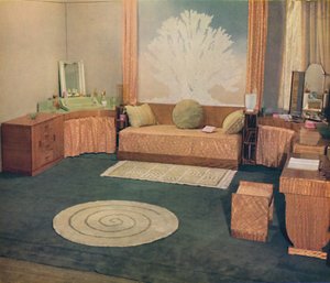 Ein kleines Schlafzimmer, eingerichtet von Heal & Son Ltd., London, 1935 von Unbekannt