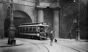 Eine Straßenbahn unter Kingsway, Aldwych und Somerset House, London, 1926-1927