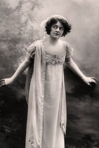 Adrienne Augarde 1882-1913, englische Schauspielerin, 1907 von Unbekannt