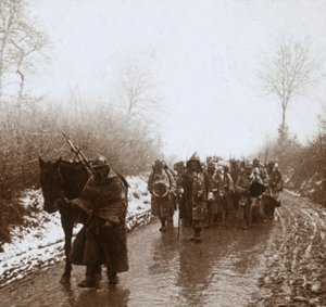 Vorrücken im Schnee, Artois, Nordfrankreich, ca. 1914-ca. 1918