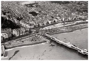 Luftaufnahme von Brighton, Sussex, aus einem Zeppelin, 1931-1933