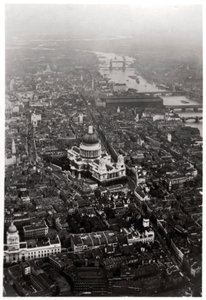Luftaufnahme der St. Pauls Kathedrale, London, von einem Zeppelin, 1931
