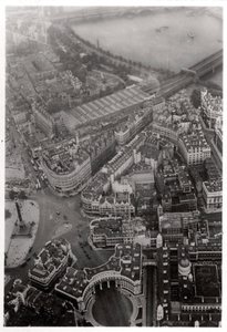 Luftaufnahme des Trafalgar Square, London, aus einem Zeppelin, 1931-1933 von Unbekannt