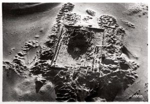 Luftaufnahme von archäologischen Ausgrabungen in der Nähe von Saqqara, Ägypten, 1931 von Unbekannt