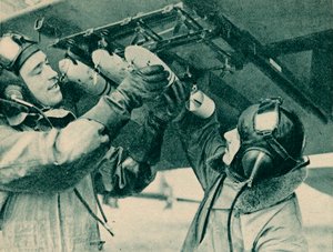 Luftbeobachter bei der Bombenausbildung, 1940