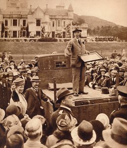 Eine Auktion für wohltätige Zwecke in Balmoral, 1930er Jahre von Unbekannt