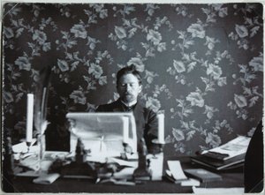 Anton Tschechow in seinem Arbeitszimmer in Jalta, 1895-1900