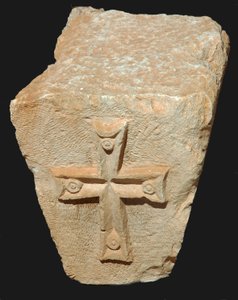 Architektonisches Detail eines byzantinischen Kapitells mit einem Kreuz von Unbekannt