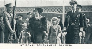 Beim Royal Tournament, Olympia, 1936-1937 von Unbekannt
