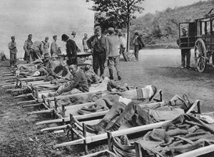 Österreichische Soldaten auf dem Weg ins Krankenhaus, Schlacht von Isonzo, Erster Weltkrieg, 1915 von Unbekannt